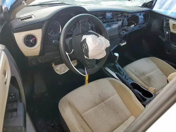 5YFBURHE5HP600063 2017 TOYOTA COROLLA - Image 8