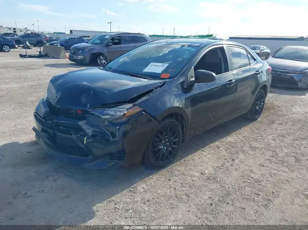 5YFBURHE5HP601567 2017 TOYOTA COROLLA - Image 2