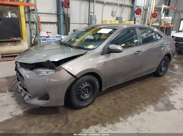 5YFBURHE5HP601763 2017 TOYOTA COROLLA - Image 2