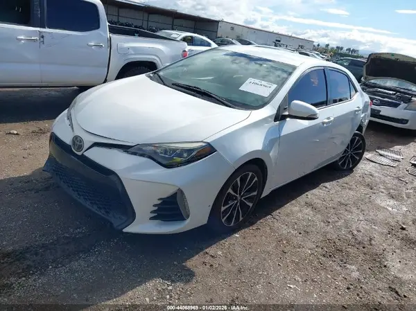 5YFBURHE5HP605425 2017 TOYOTA COROLLA - Image 2