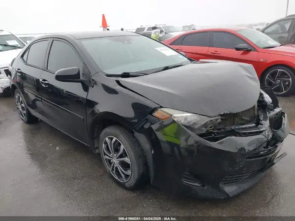 5YFBURHE5HP607076 2017 TOYOTA COROLLA - Image 1