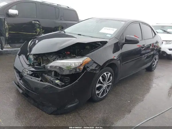 5YFBURHE5HP607076 2017 TOYOTA COROLLA - Image 2