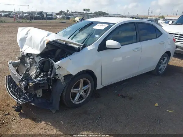 5YFBURHE5HP608082 2017 TOYOTA COROLLA - Image 2