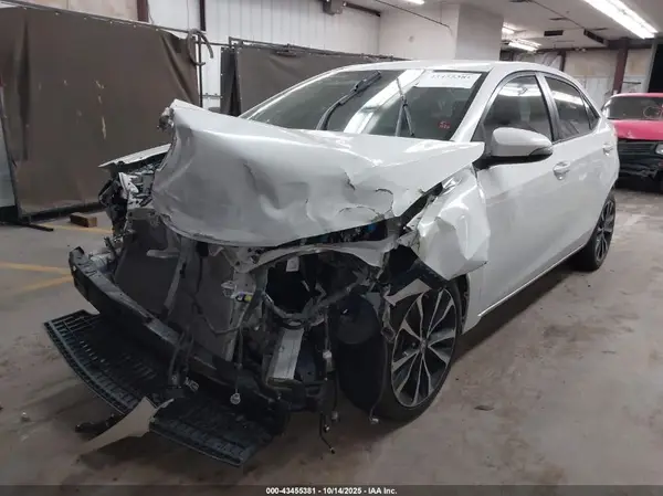 5YFBURHE5HP608213 2017 TOYOTA COROLLA - Image 2