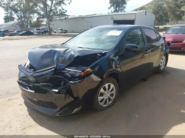 5YFBURHE5HP609409 2017 TOYOTA COROLLA - Image 2