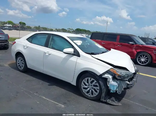 5YFBURHE5HP611421 2017 TOYOTA COROLLA - Image 1