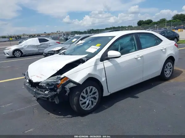 5YFBURHE5HP611421 2017 TOYOTA COROLLA - Image 2