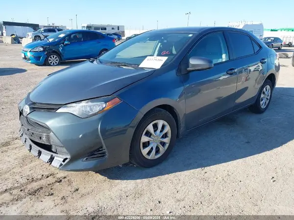 5YFBURHE5HP614688 2017 TOYOTA COROLLA - Image 2