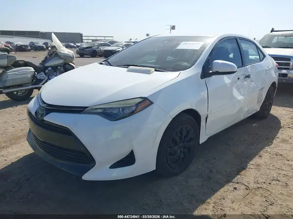 5YFBURHE5HP617039 2017 TOYOTA COROLLA - Image 2