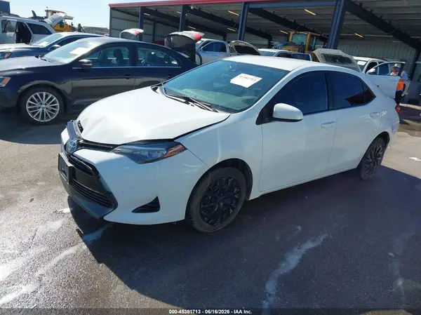 5YFBURHE5HP624718 2017 TOYOTA COROLLA - Image 2