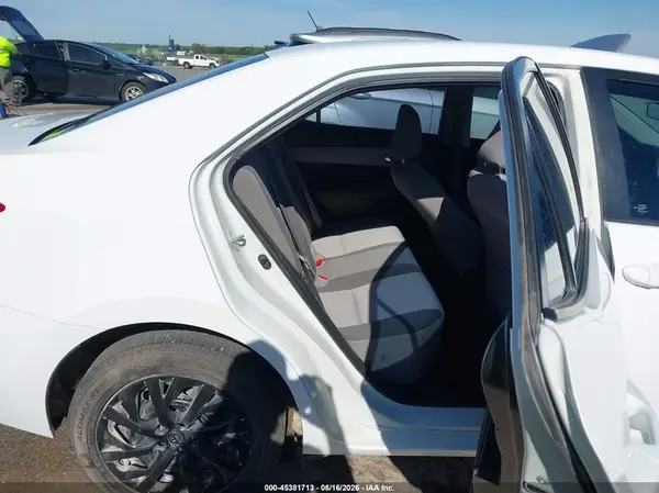 5YFBURHE5HP624718 2017 TOYOTA COROLLA - Image 8