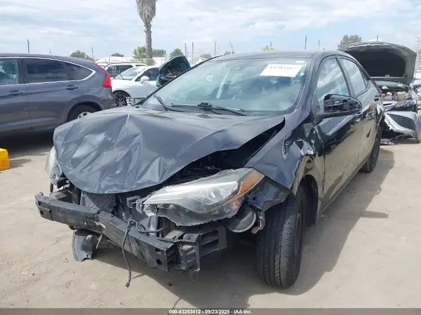 5YFBURHE5HP625982 2017 TOYOTA COROLLA - Image 2
