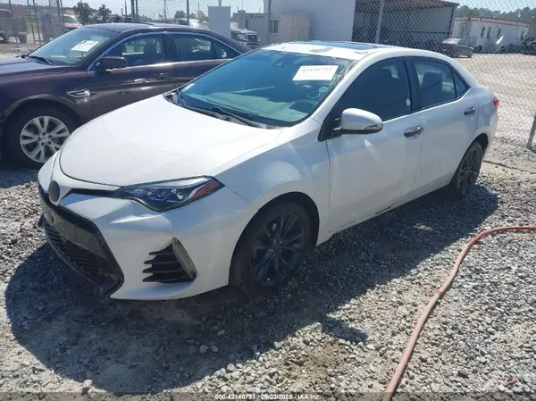 5YFBURHE5HP628817 2017 TOYOTA COROLLA - Image 2