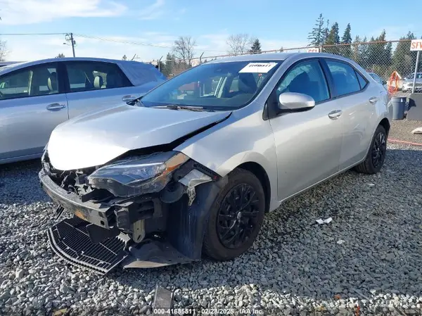 5YFBURHE5HP628879 2017 TOYOTA COROLLA - Image 2
