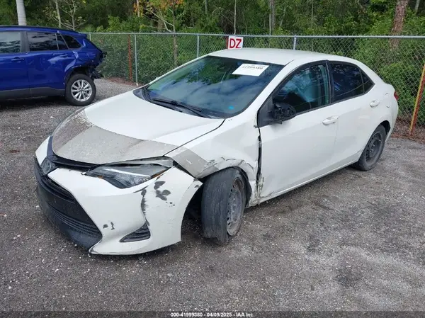 5YFBURHE5HP630213 2017 TOYOTA COROLLA - Image 2