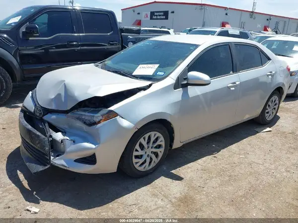 5YFBURHE5HP630521 2017 TOYOTA COROLLA - Image 2