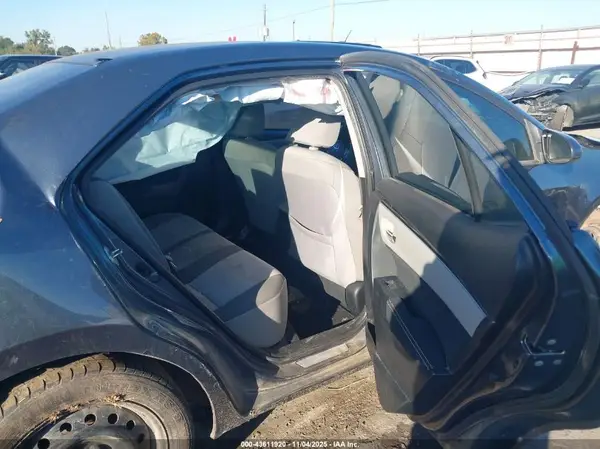 5YFBURHE5HP630938 2017 TOYOTA COROLLA - Image 8