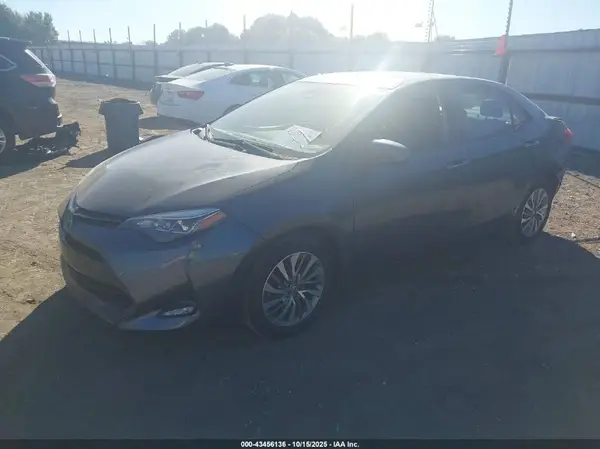5YFBURHE5HP631944 2017 TOYOTA COROLLA - Image 2