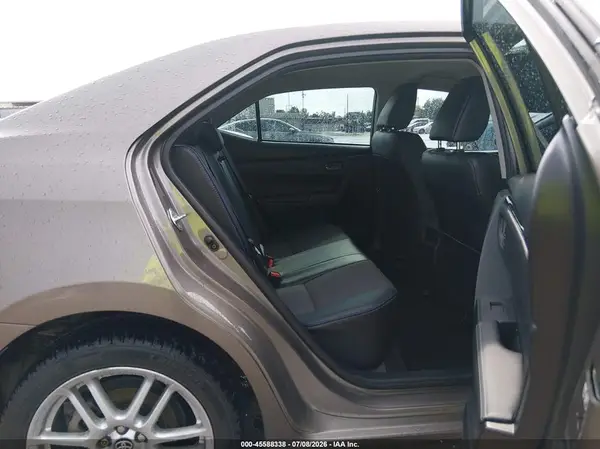 5YFBURHE5HP634102 2017 TOYOTA COROLLA - Image 8