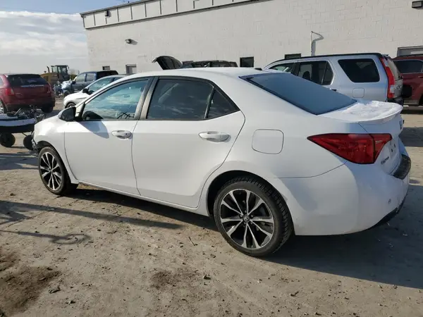 5YFBURHE5HP636447 2017 TOYOTA COROLLA - Image 2