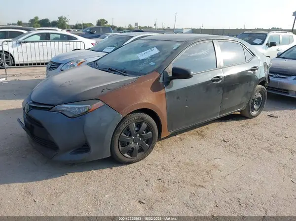 5YFBURHE5HP638392 2017 TOYOTA COROLLA - Image 2