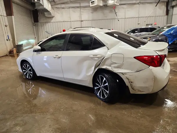 5YFBURHE5HP639218 2017 TOYOTA COROLLA - Image 2