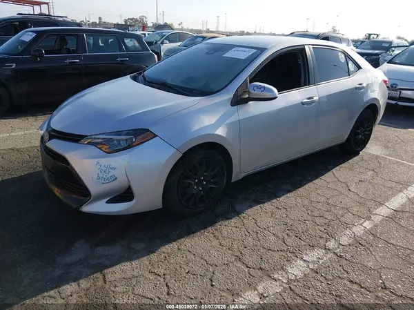 5YFBURHE5HP639719 2017 TOYOTA COROLLA - Image 2