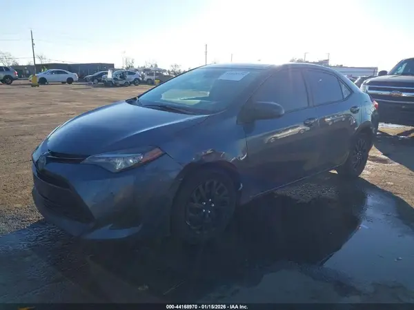 5YFBURHE5HP639848 2017 TOYOTA COROLLA - Image 2