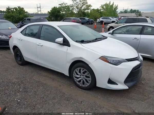 5YFBURHE5HP640255 2017 TOYOTA COROLLA - Image 1