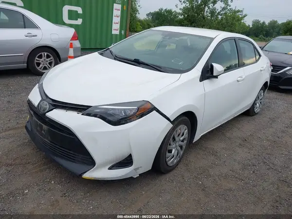 5YFBURHE5HP640255 2017 TOYOTA COROLLA - Image 2