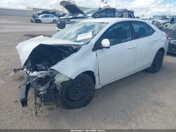 5YFBURHE5HP640563 2017 TOYOTA COROLLA - Image 2