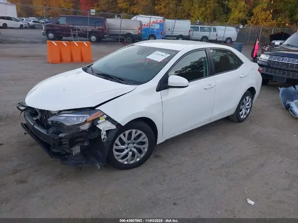 5YFBURHE5HP641809 2017 TOYOTA COROLLA - Image 2