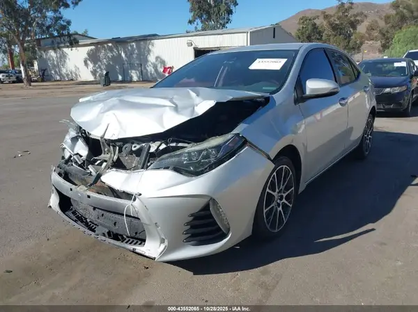 5YFBURHE5HP644967 2017 TOYOTA COROLLA - Image 2