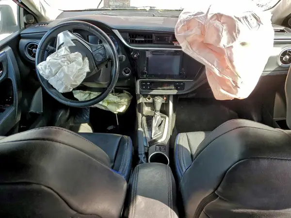 5YFBURHE5HP647318 2017 TOYOTA COROLLA - Image 8