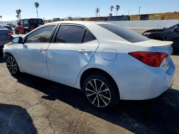 5YFBURHE5HP649229 2017 TOYOTA COROLLA - Image 2