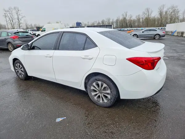 5YFBURHE5HP649750 2017 TOYOTA COROLLA - Image 2