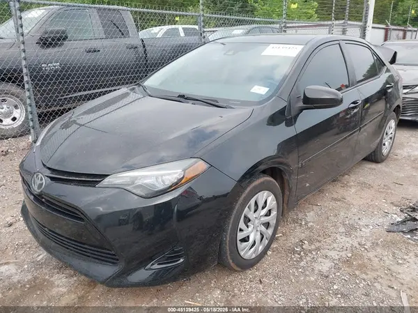 5YFBURHE5HP650168 2017 TOYOTA COROLLA - Image 2