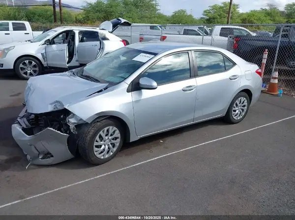 5YFBURHE5HP651997 2017 TOYOTA COROLLA - Image 2