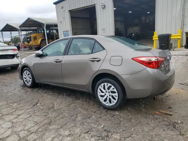 5YFBURHE5HP657735 2017 TOYOTA COROLLA - Image 2