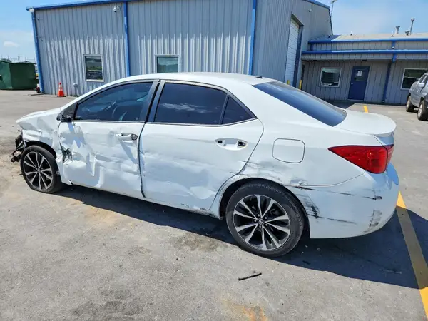 5YFBURHE5HP659811 2017 TOYOTA COROLLA - Image 2