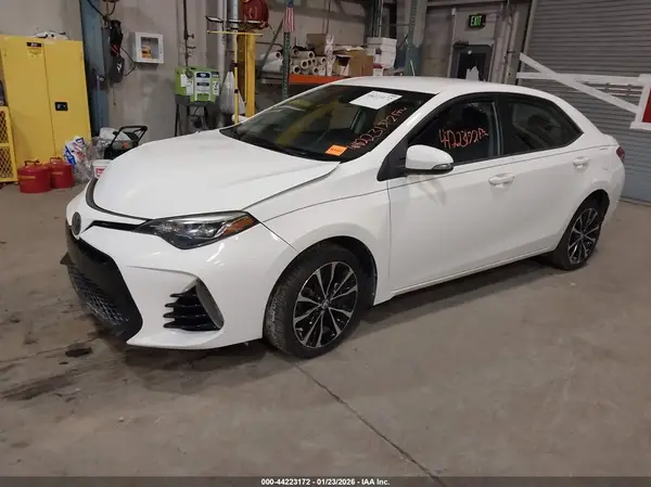 5YFBURHE5HP662367 2017 TOYOTA COROLLA - Image 2