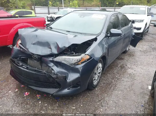 5YFBURHE5HP664247 2017 TOYOTA COROLLA - Image 2