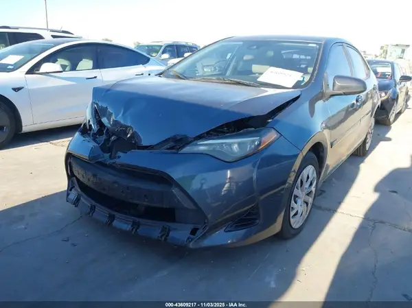 5YFBURHE5HP665009 2017 TOYOTA COROLLA - Image 2