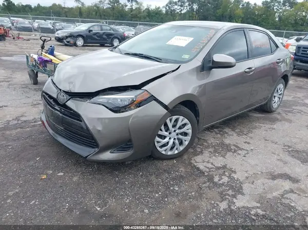 5YFBURHE5HP665334 2017 TOYOTA COROLLA - Image 2