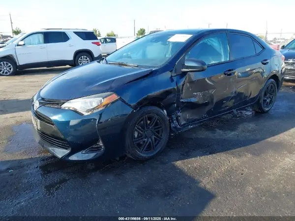 5YFBURHE5HP667035 2017 TOYOTA COROLLA - Image 2