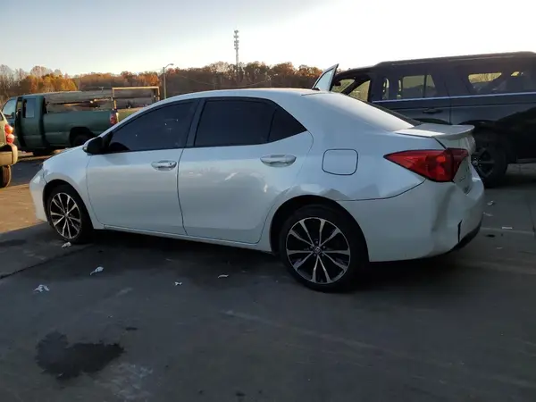 5YFBURHE5HP667326 2017 TOYOTA COROLLA - Image 2