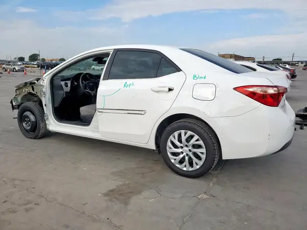 5YFBURHE5HP668251 2017 TOYOTA COROLLA - Image 2
