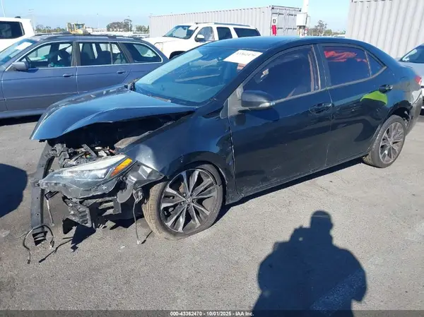 5YFBURHE5HP672767 2017 TOYOTA COROLLA - Image 2