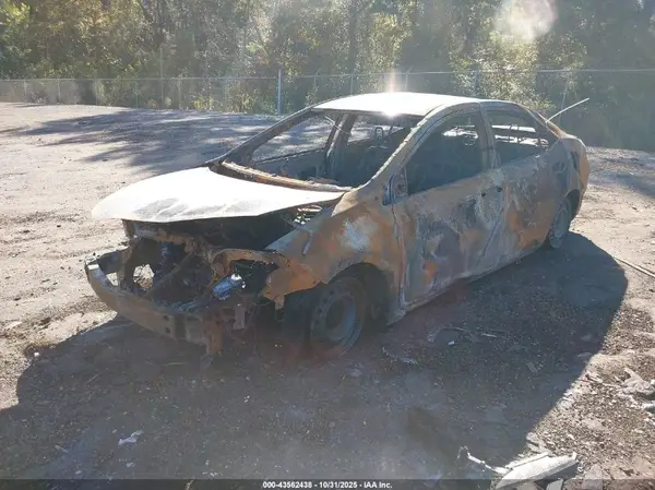 5YFBURHE5HP681503 2017 TOYOTA COROLLA - Image 2
