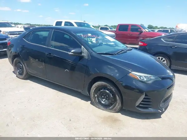 5YFBURHE5HP681565 2017 TOYOTA COROLLA - Image 1